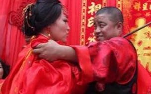 冯巩的妻子艾慧是干什么的 冯巩的老婆艾慧的照片